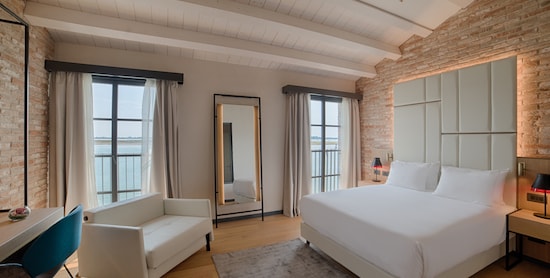 NH Collection Venezia Murano Villa